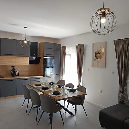 Sunny Sky Apartment *