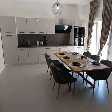 Sunny Sky Apartment *