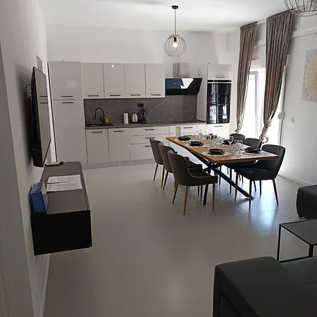 Sunny Sky Apartment *