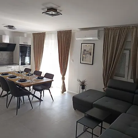 Sunny Sky Apartment